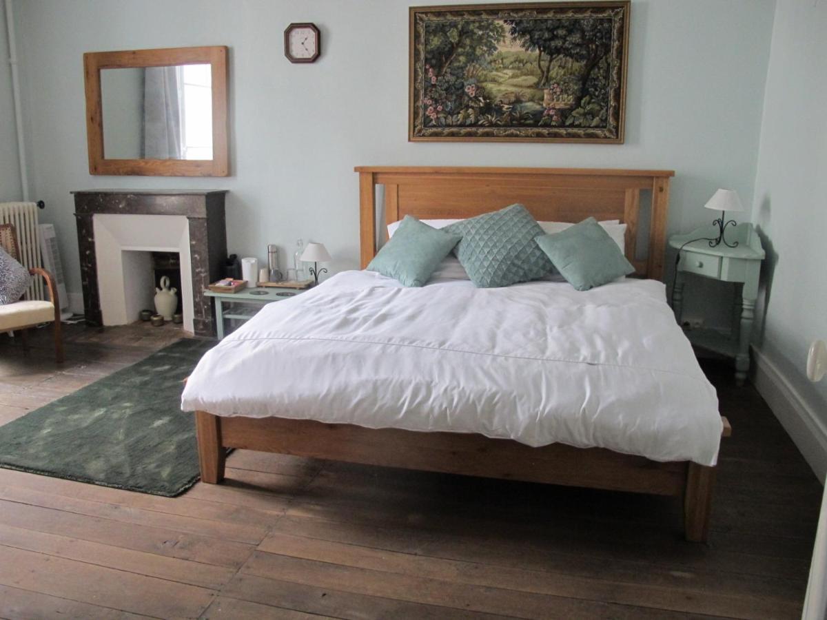 Civray  Chezlola Bed & Breakfast エクステリア 写真