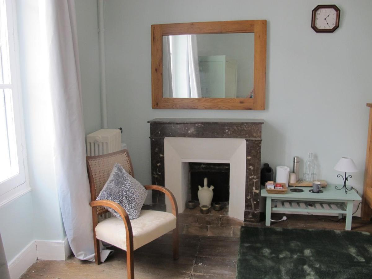 Civray  Chezlola Bed & Breakfast エクステリア 写真