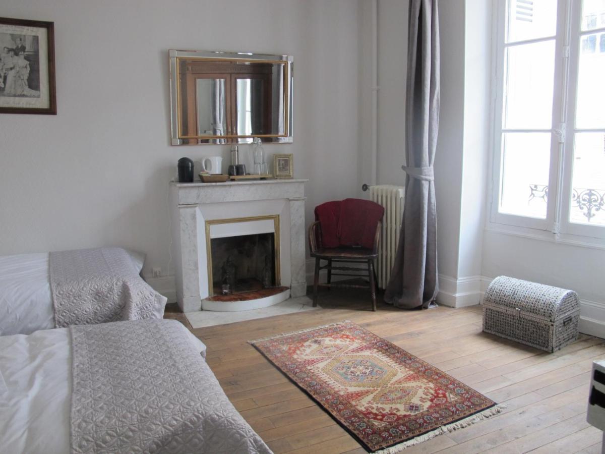 Civray  Chezlola Bed & Breakfast エクステリア 写真