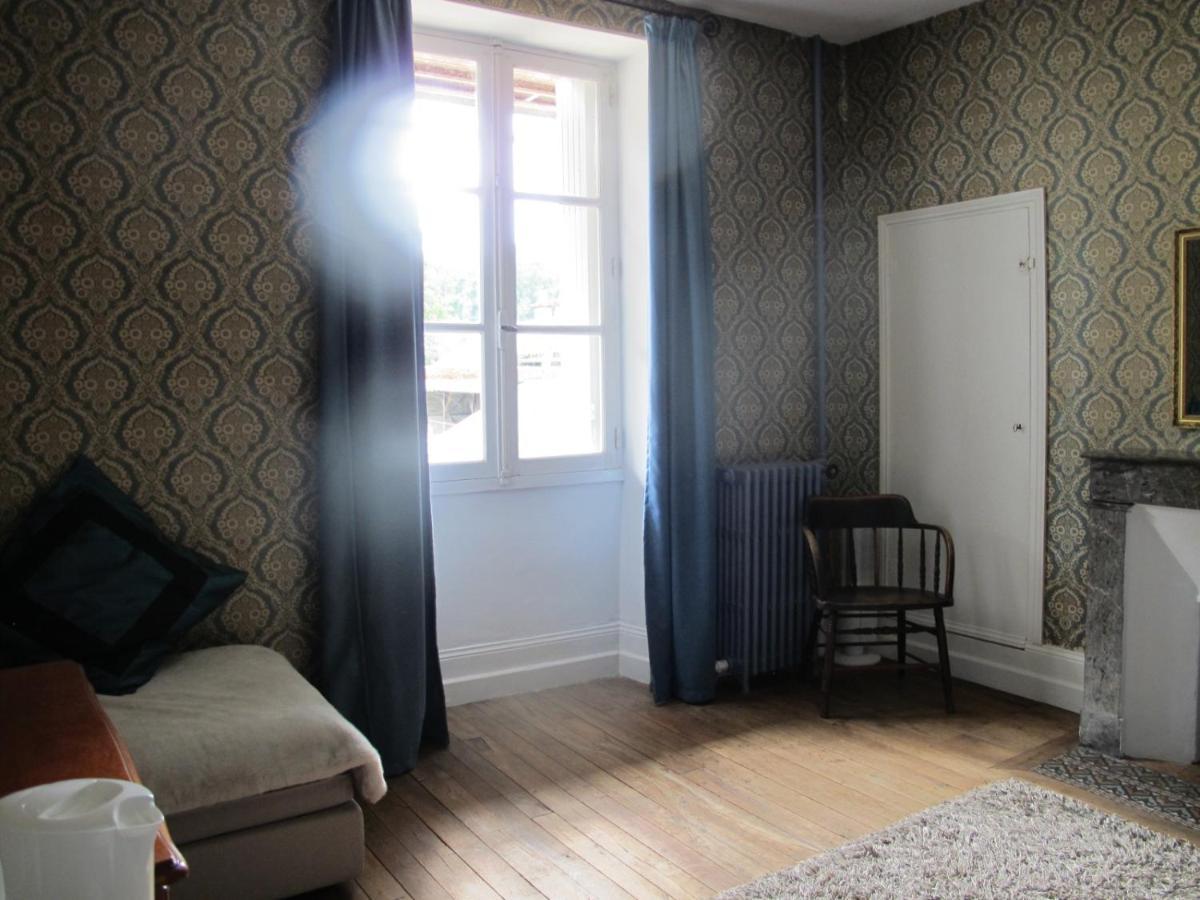 Civray  Chezlola Bed & Breakfast エクステリア 写真