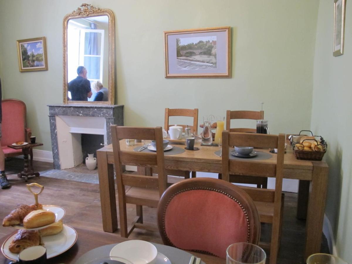Civray  Chezlola Bed & Breakfast エクステリア 写真